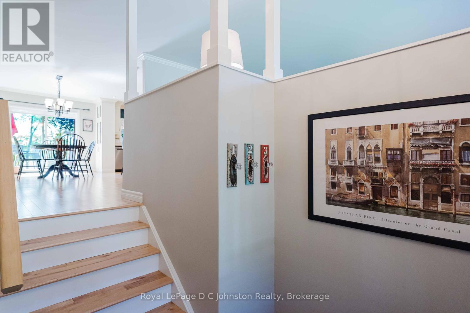 












126 5TH AVENUE E

,
Owen Sound,




Ontario
N4K6C7

