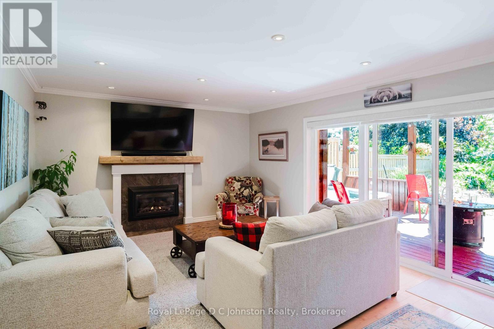 












126 5TH AVENUE E

,
Owen Sound,




Ontario
N4K6C7

