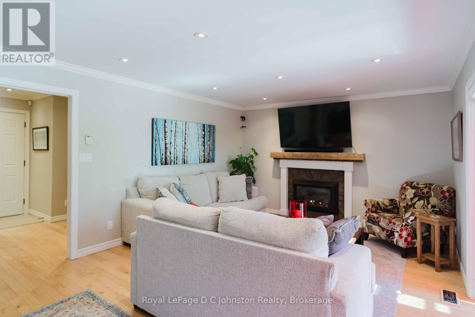 












126 5TH AVENUE E

,
Owen Sound,




Ontario
N4K6C7


