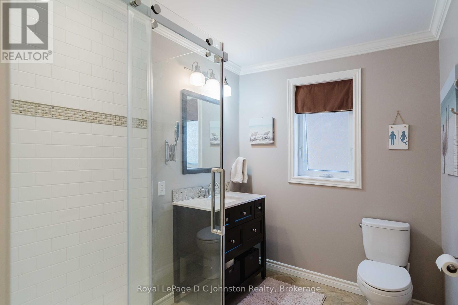












126 5TH AVENUE E

,
Owen Sound,




Ontario
N4K6C7

