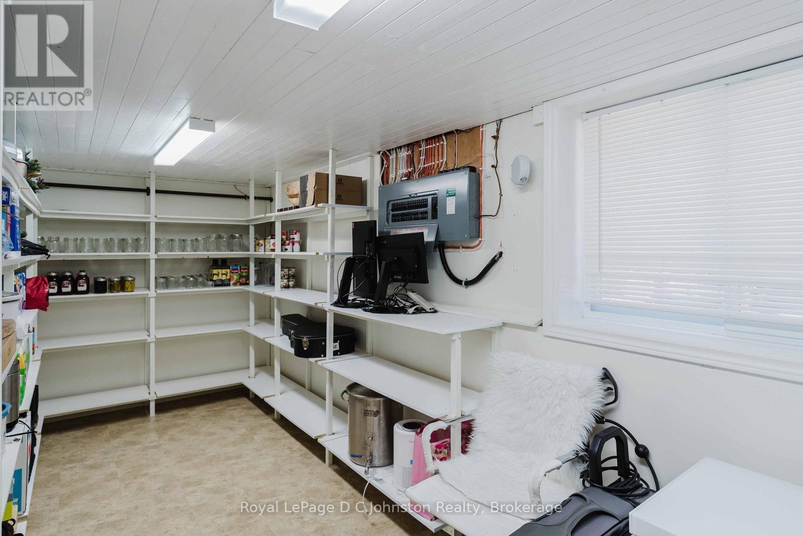 












126 5TH AVENUE E

,
Owen Sound,




Ontario
N4K6C7

