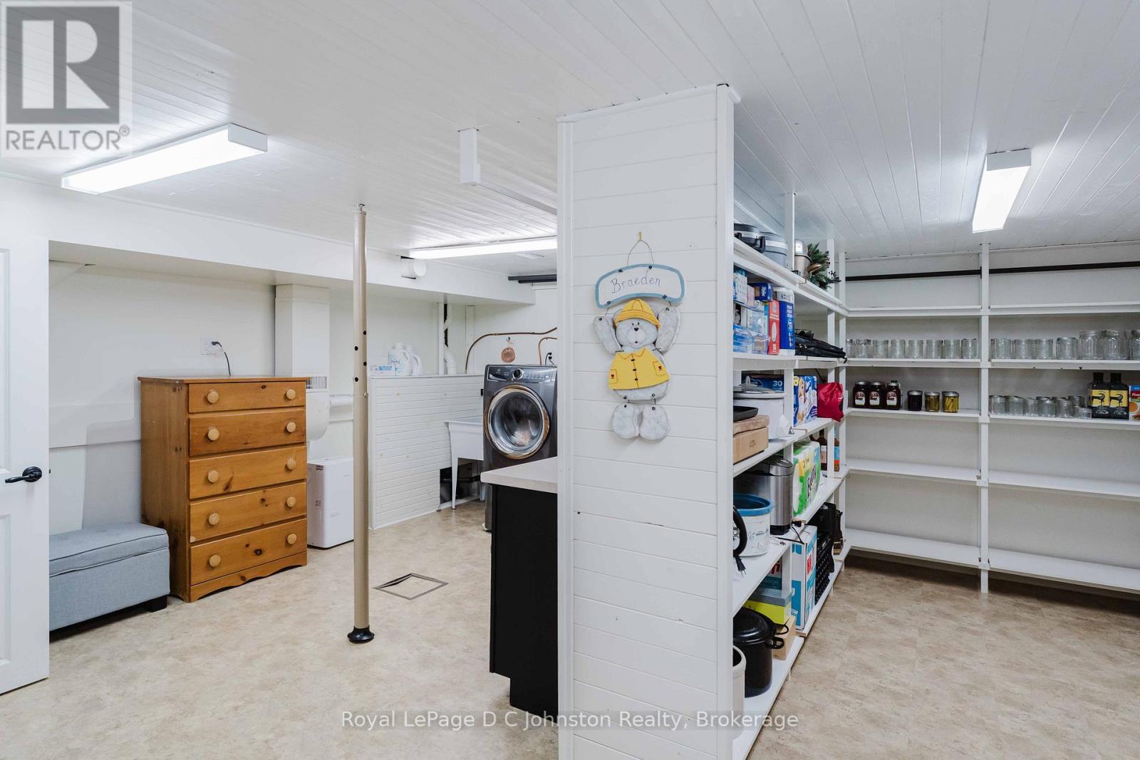 












126 5TH AVENUE E

,
Owen Sound,




Ontario
N4K6C7

