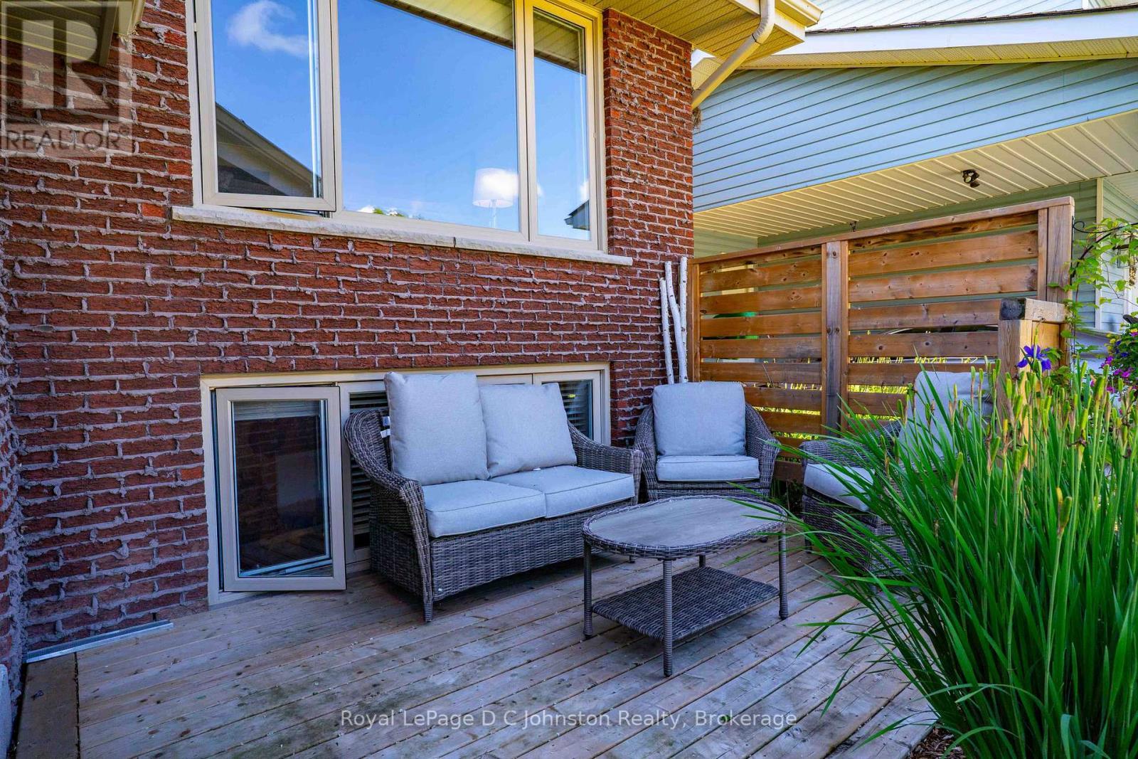 












126 5TH AVENUE E

,
Owen Sound,




Ontario
N4K6C7

