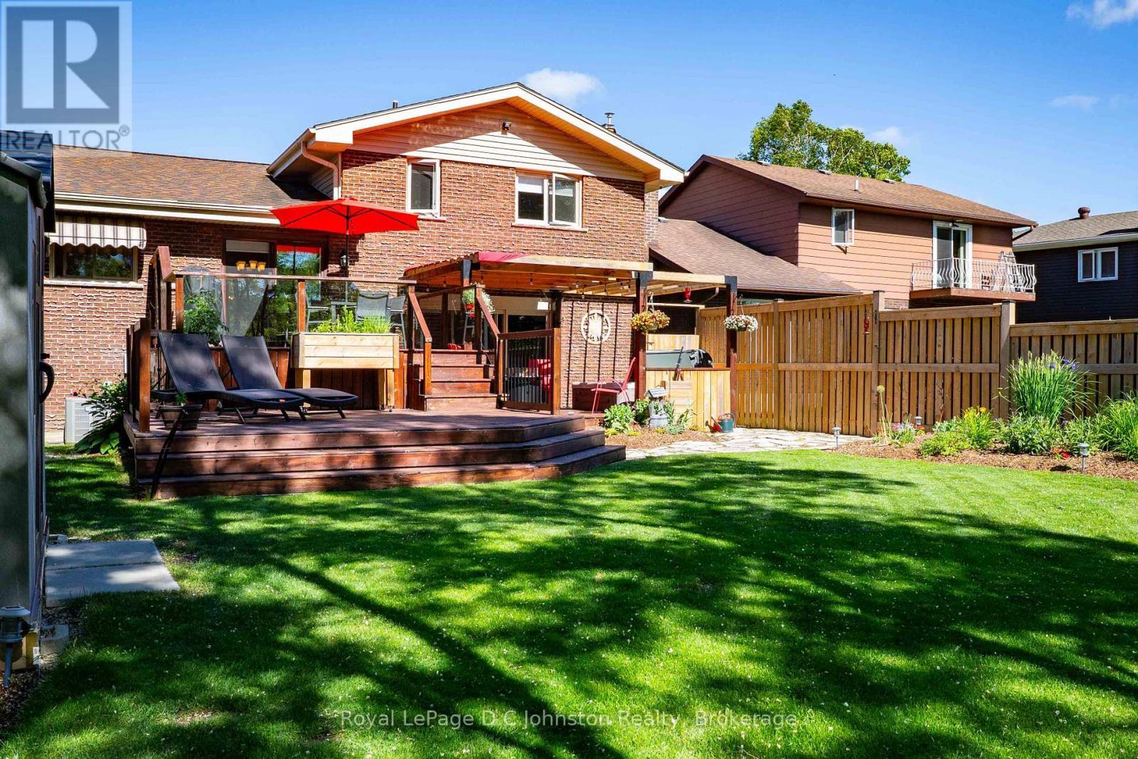 












126 5TH AVENUE E

,
Owen Sound,




Ontario
N4K6C7

