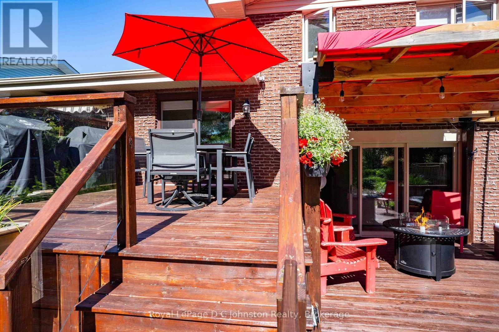 












126 5TH AVENUE E

,
Owen Sound,




Ontario
N4K6C7

