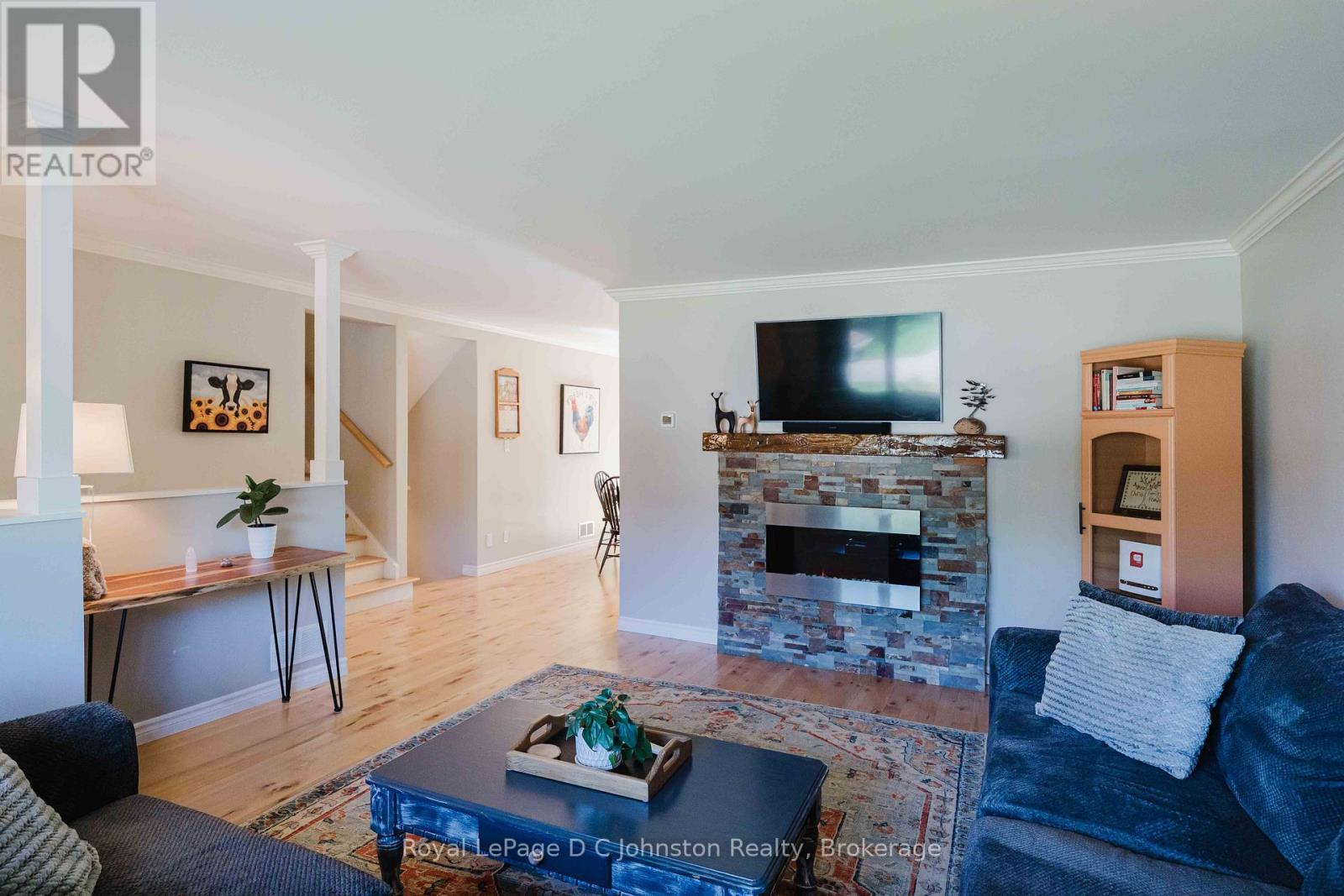 












126 5TH AVENUE E

,
Owen Sound,




Ontario
N4K6C7

