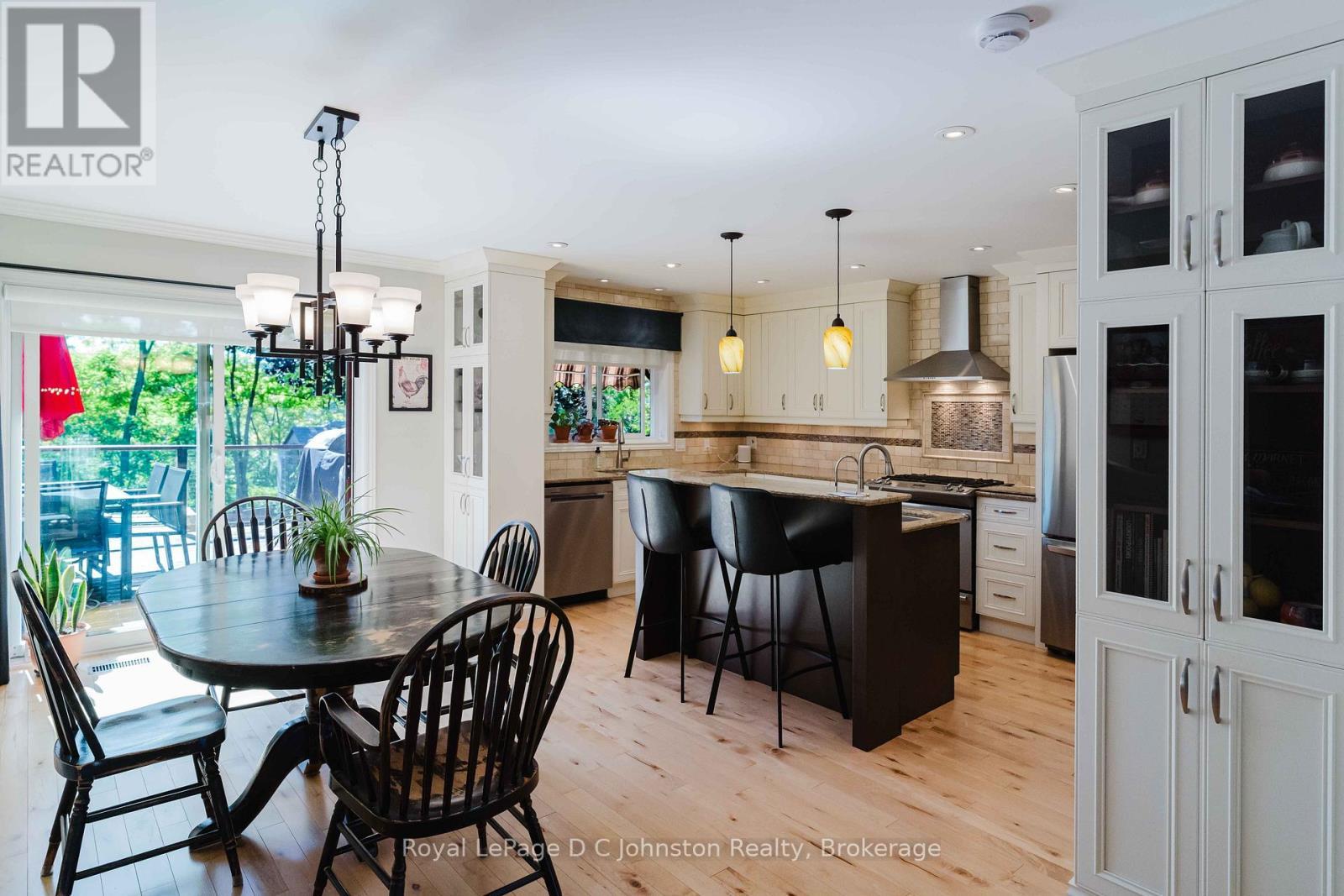 












126 5TH AVENUE E

,
Owen Sound,




Ontario
N4K6C7

