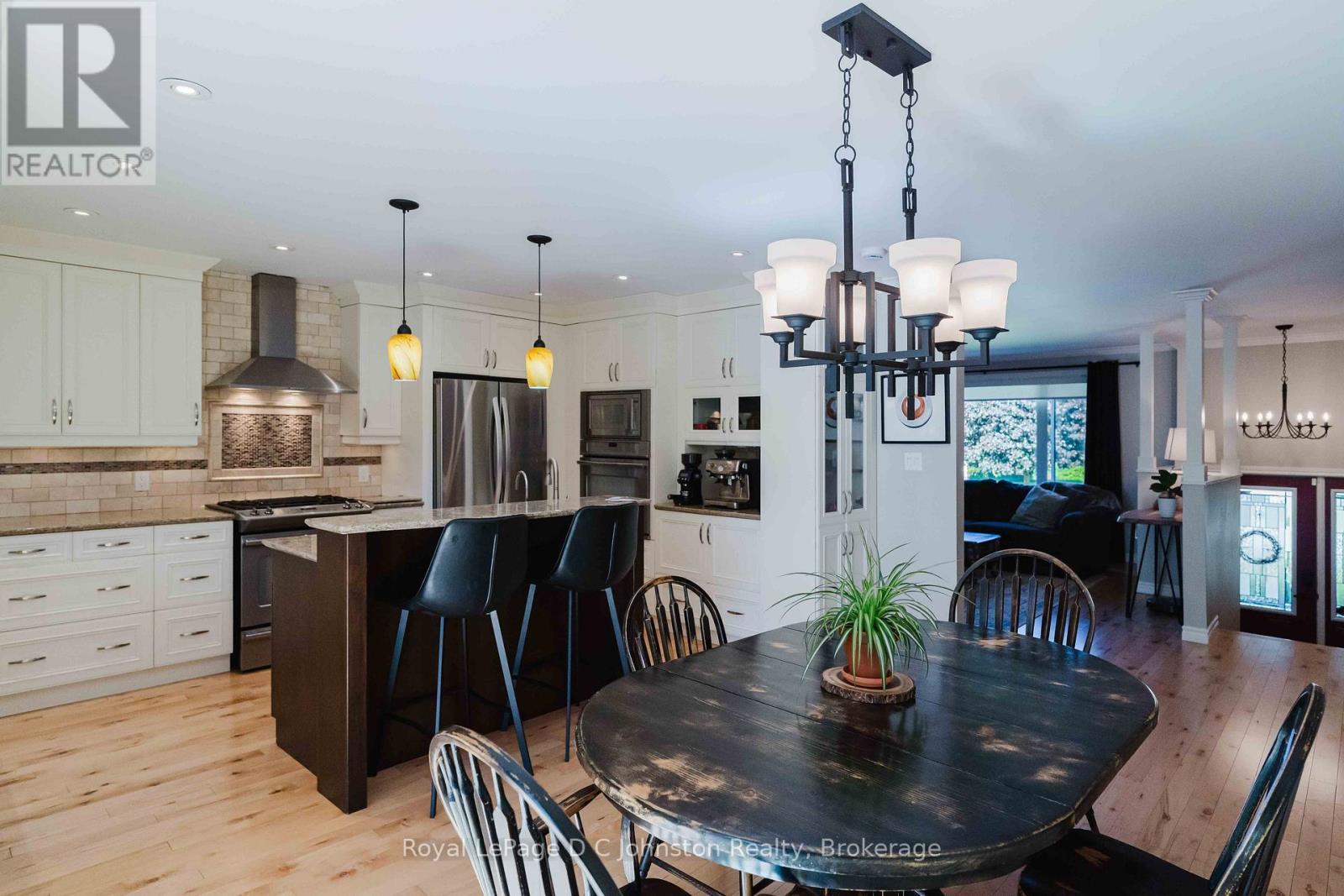 












126 5TH AVENUE E

,
Owen Sound,




Ontario
N4K6C7

