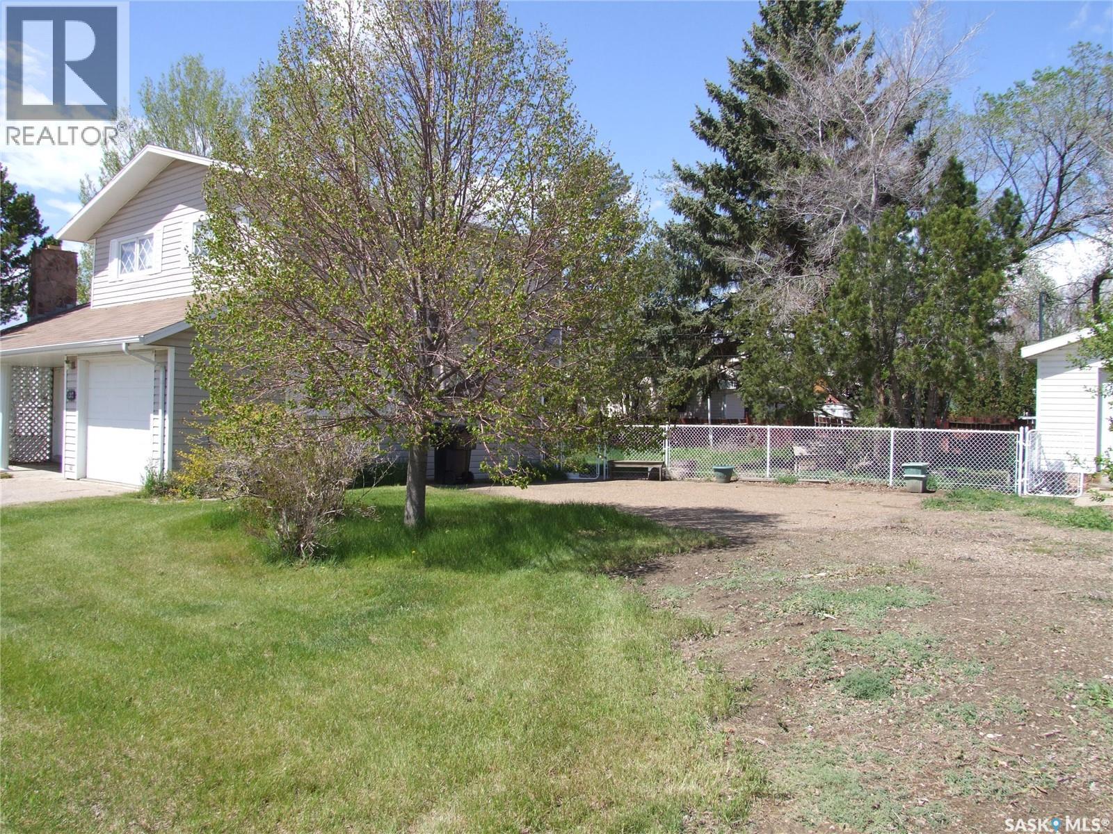 












201 8th STREET W

,
Leader,




Saskatchewan
S0N1H0

