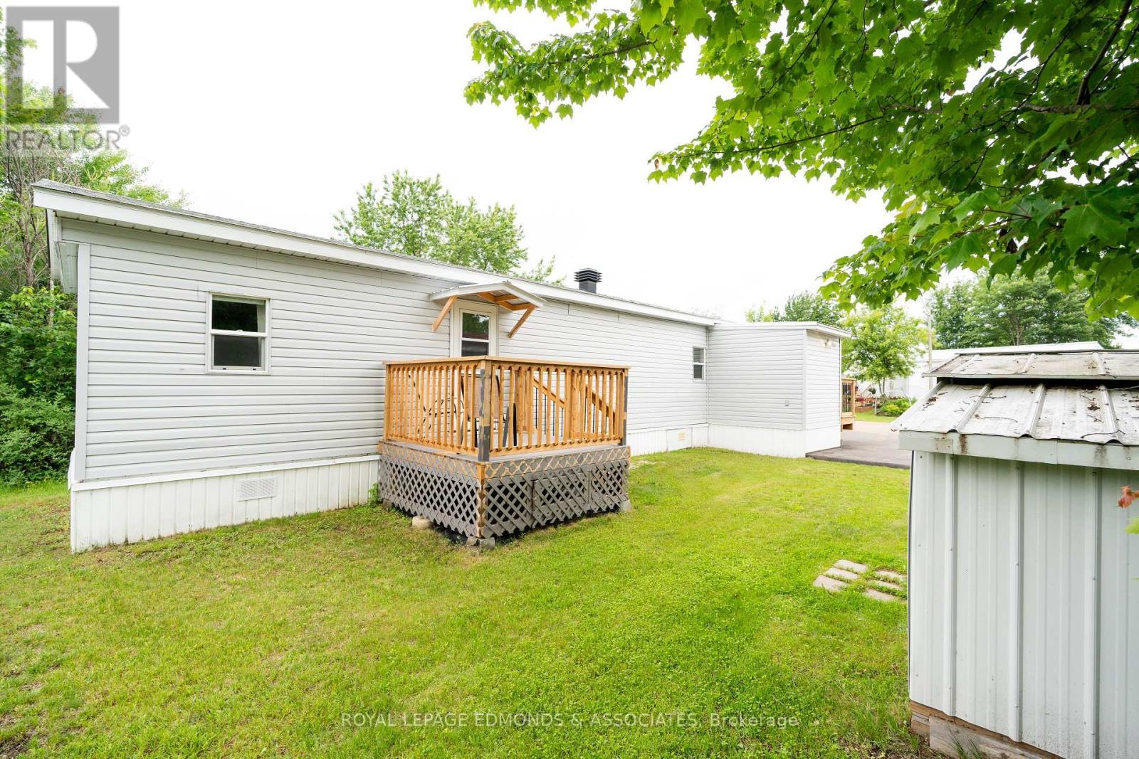 












73 PINEHURST ESTATES

,
Petawawa,




Ontario
K8H2H2

