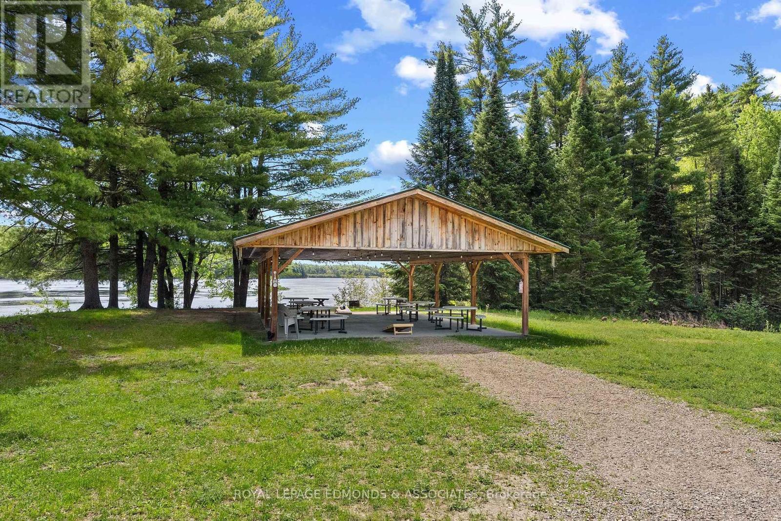 












31 - 92 BINGHAM DRIVE

,
Horton,




Ontario
K0J1Y0

