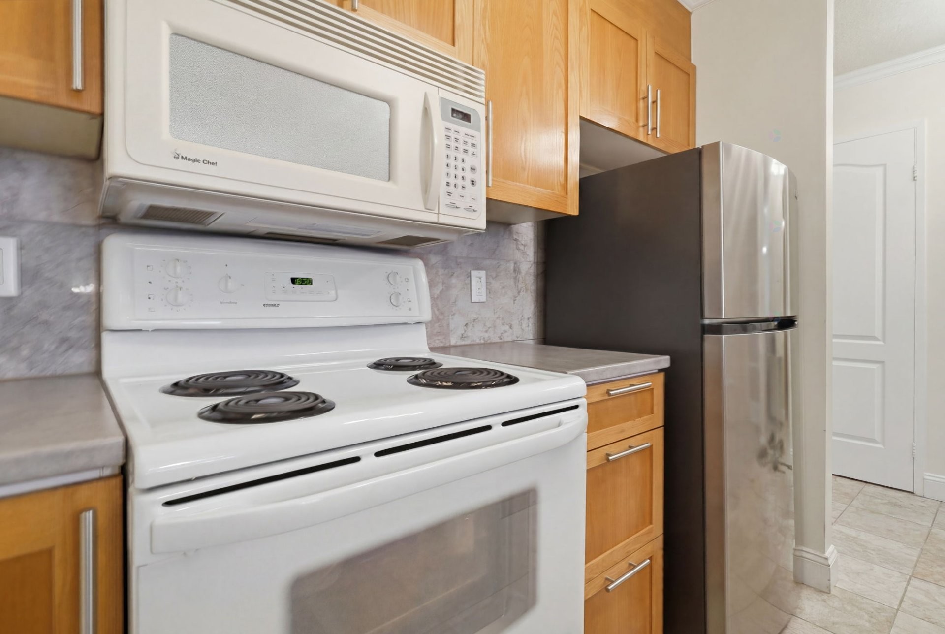 









89


Rue Vaudreuil

, 1202,
Gatineau (Hull),




QC
J8X4E8

