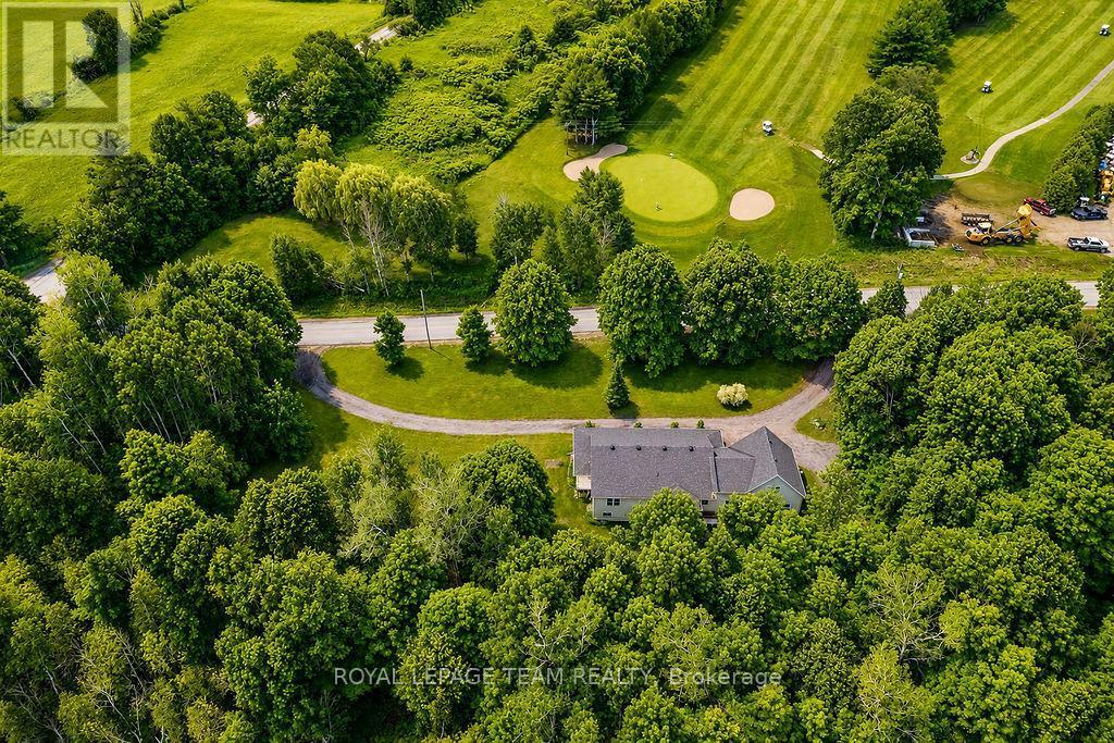 












698 BARRYVALE ROAD

,
Greater Madawaska,




Ontario
K0J1H0


