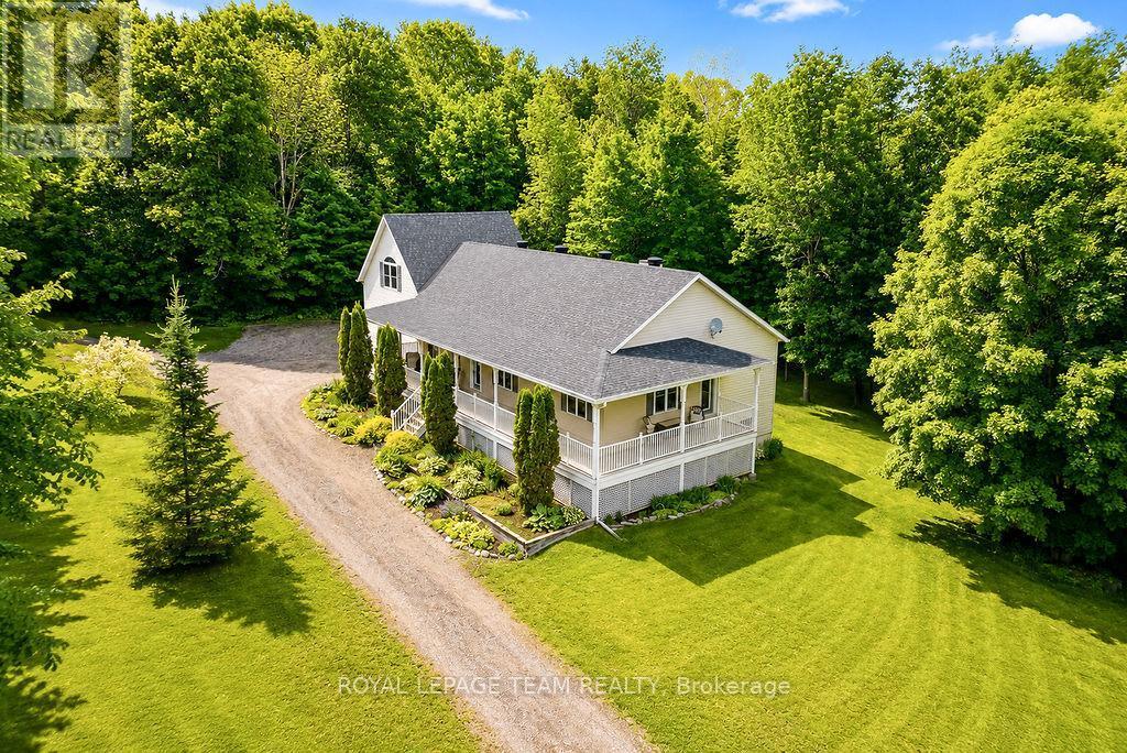 












698 BARRYVALE ROAD

,
Greater Madawaska,




Ontario
K0J1H0

