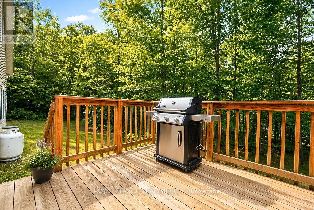 












698 BARRYVALE ROAD

,
Greater Madawaska,




Ontario
K0J1H0

