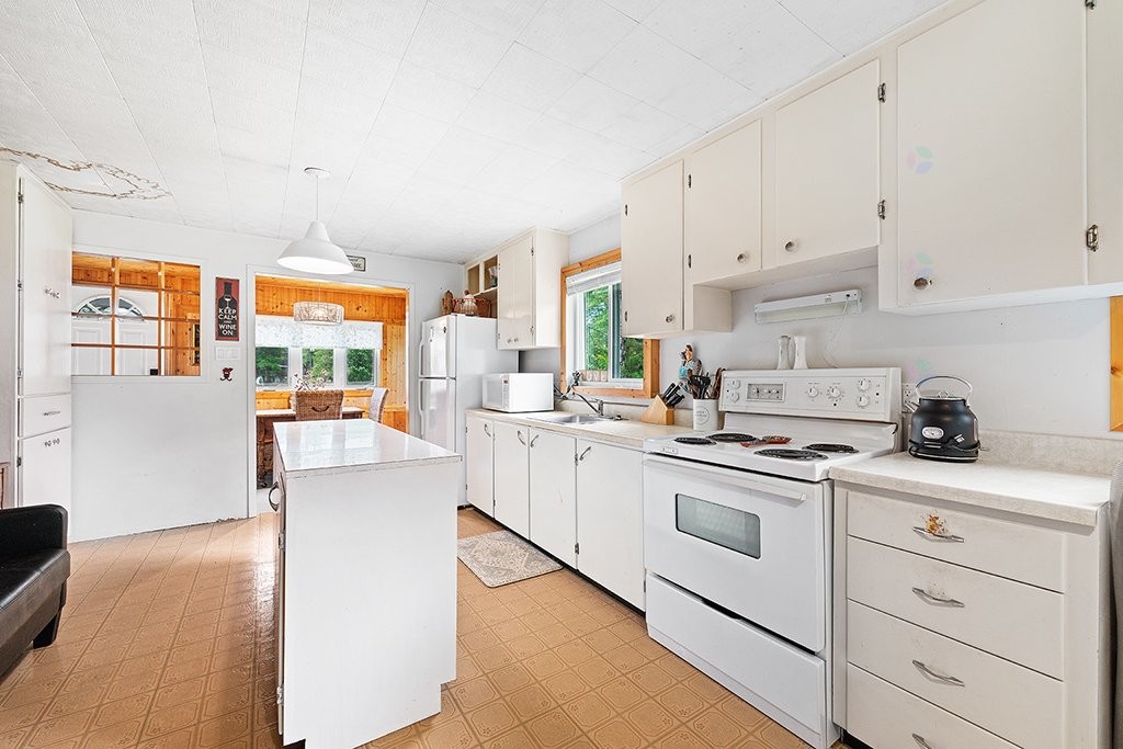 









68


Ch. du Lac-Lawless

,
Litchfield,




QC
J0X1K0

