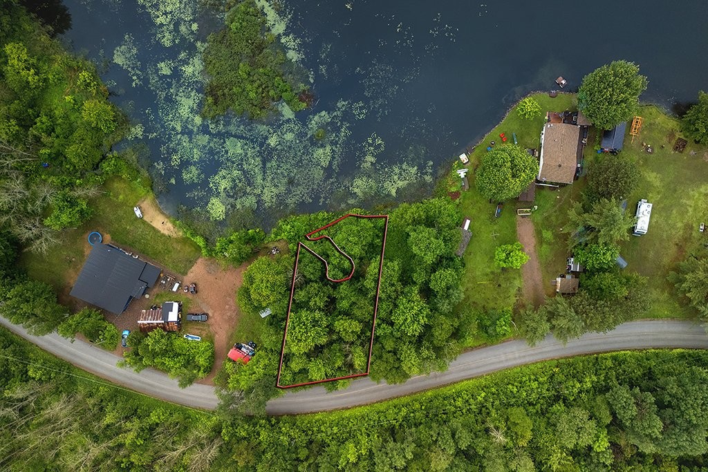 









30


Ch. du Lac-Lawless

,
Litchfield,







QC
J0X1K0

