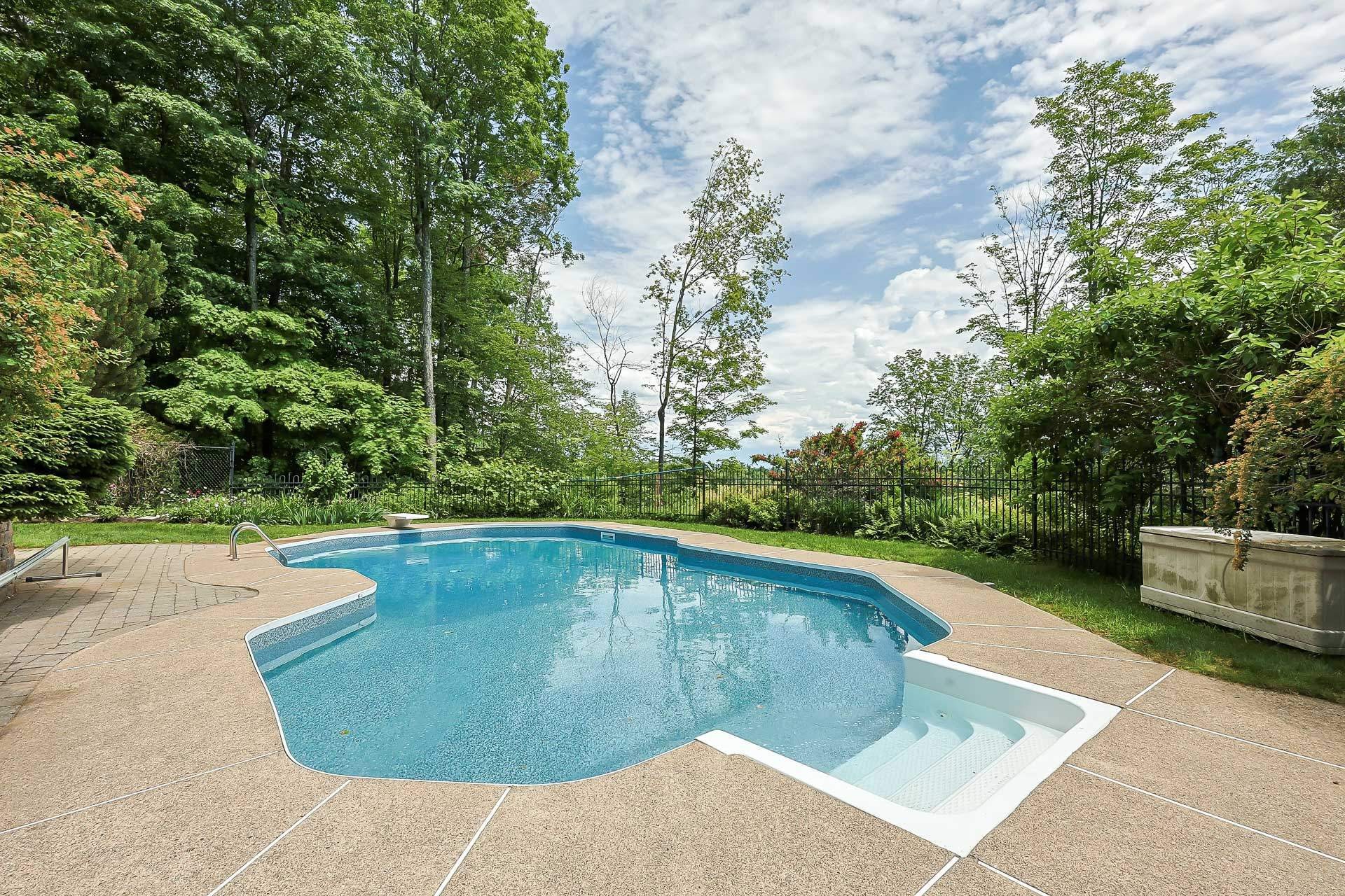 









228


Ch. de la Boucle

,
Montebello,




QC
J0V1L0

