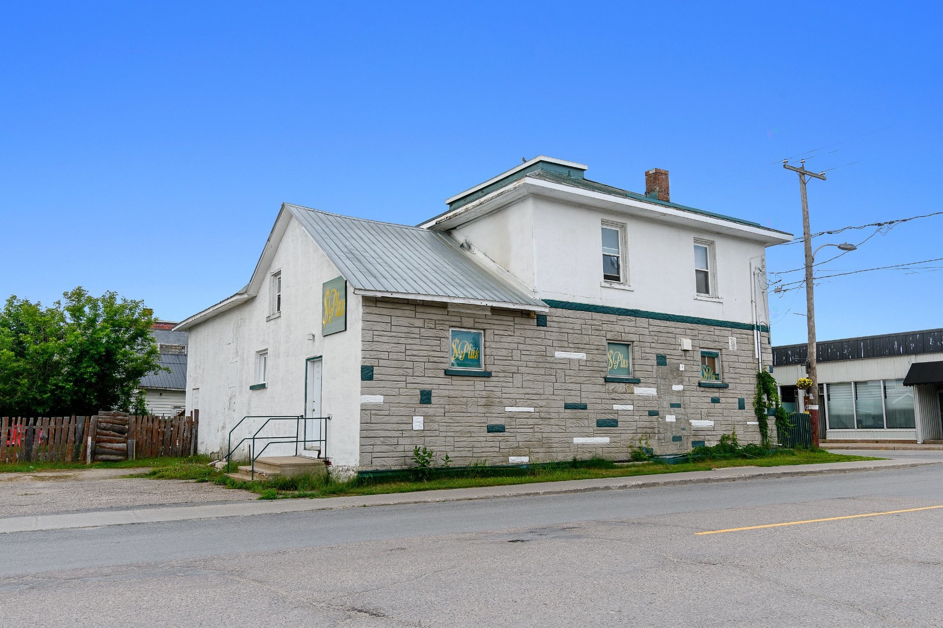 









306


Rue Main

,
Shawville,




QC
J0X2Y0

