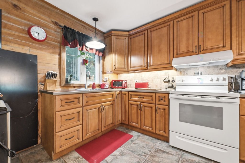 









28


Ch. Mitchell

,
Otter Lake,




QC
J0X2P0

