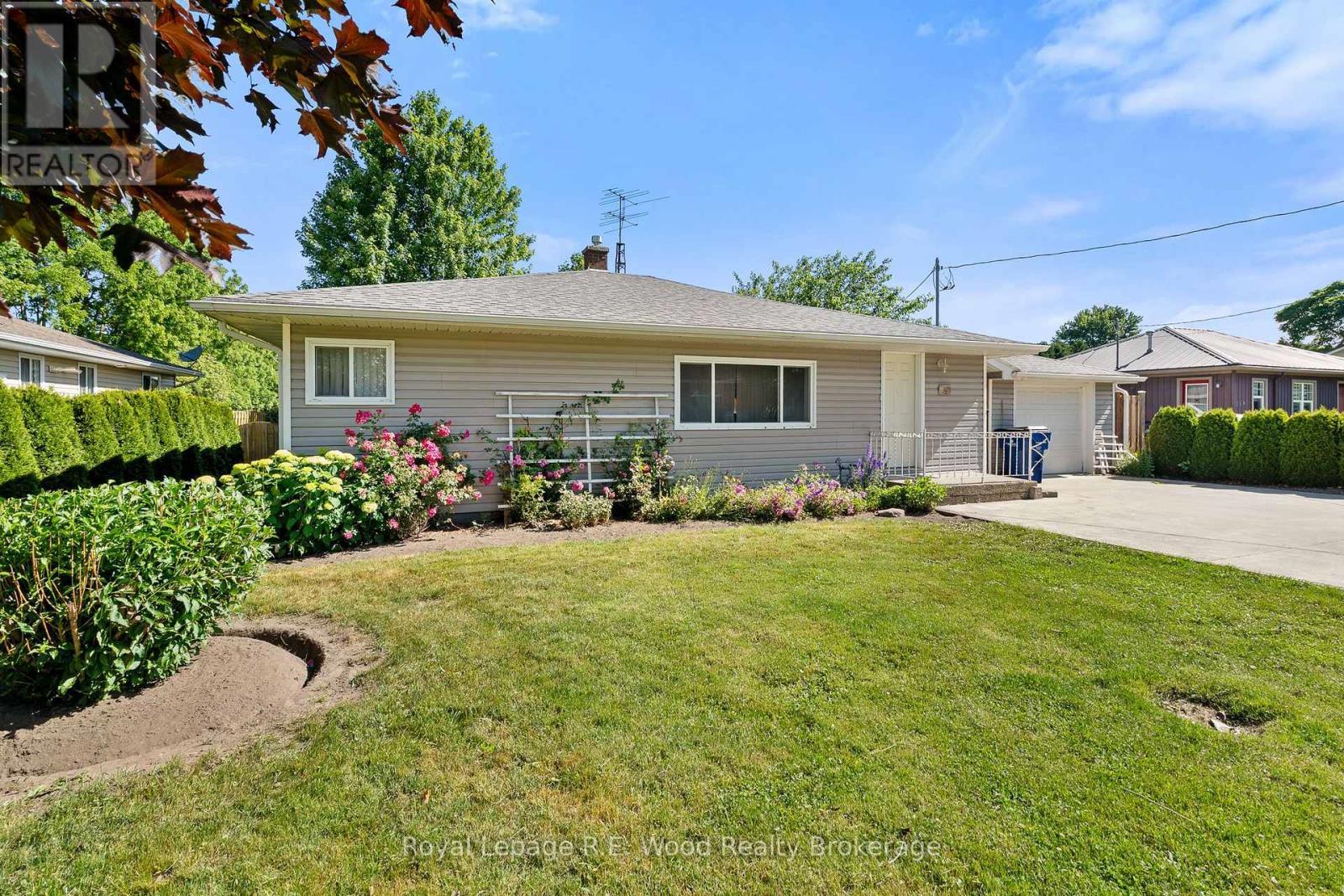 












286 WALNUT STREET

,
Chatham-Kent (Dresden),




Ontario
N0P1M0

