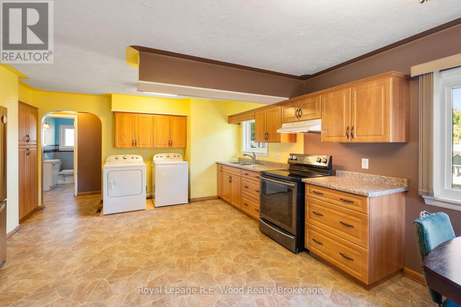 












286 WALNUT STREET

,
Chatham-Kent (Dresden),




Ontario
N0P1M0

