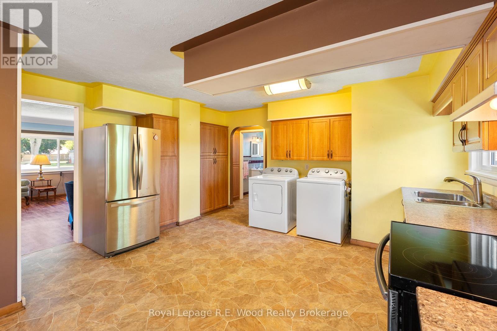 












286 WALNUT STREET

,
Chatham-Kent (Dresden),




Ontario
N0P1M0

