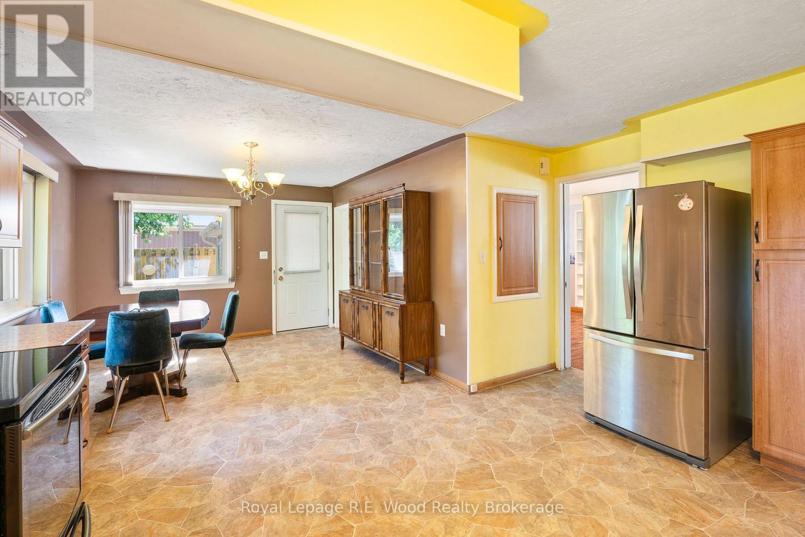 












286 WALNUT STREET

,
Chatham-Kent (Dresden),




Ontario
N0P1M0

