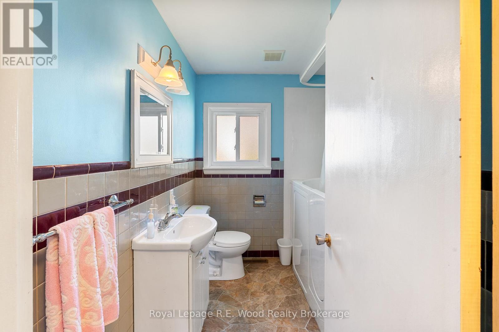 












286 WALNUT STREET

,
Chatham-Kent (Dresden),




Ontario
N0P1M0

