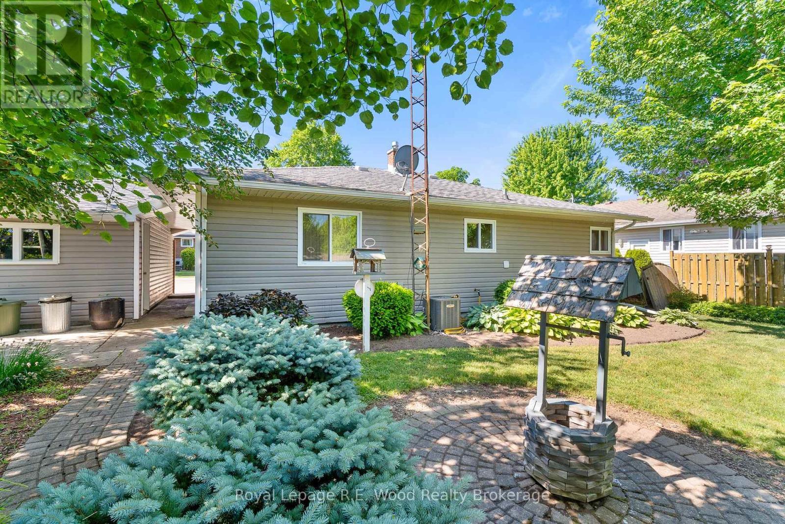 












286 WALNUT STREET

,
Chatham-Kent (Dresden),




Ontario
N0P1M0

