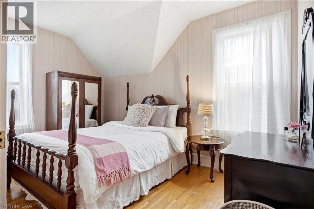 












257 ONTARIO Street

,
Stratford,




Ontario
N5A3H6

