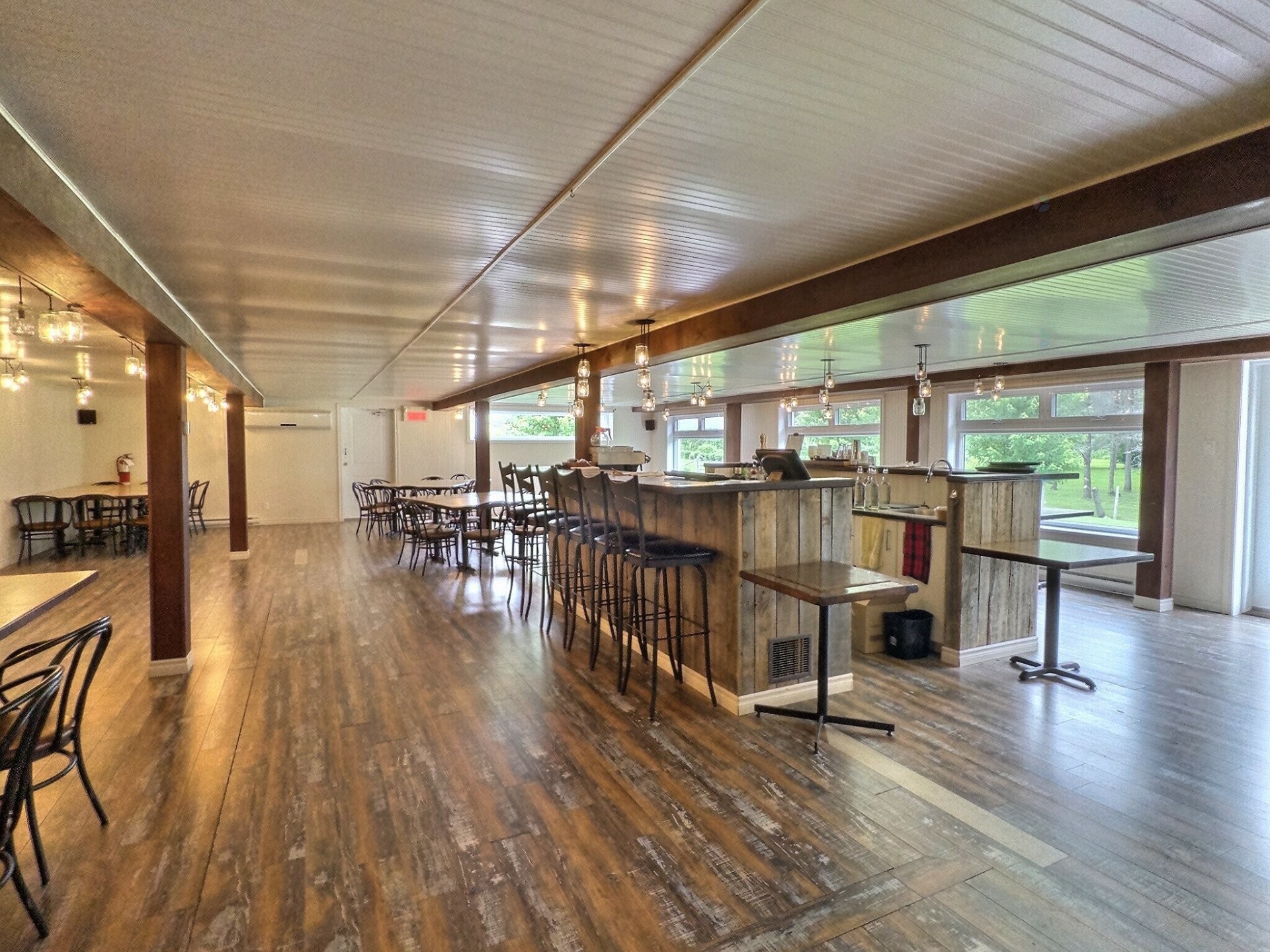 









51


Rue Principale N.

,
Saint-Bruno-de-Guigues,




QC
J0Z2G0

