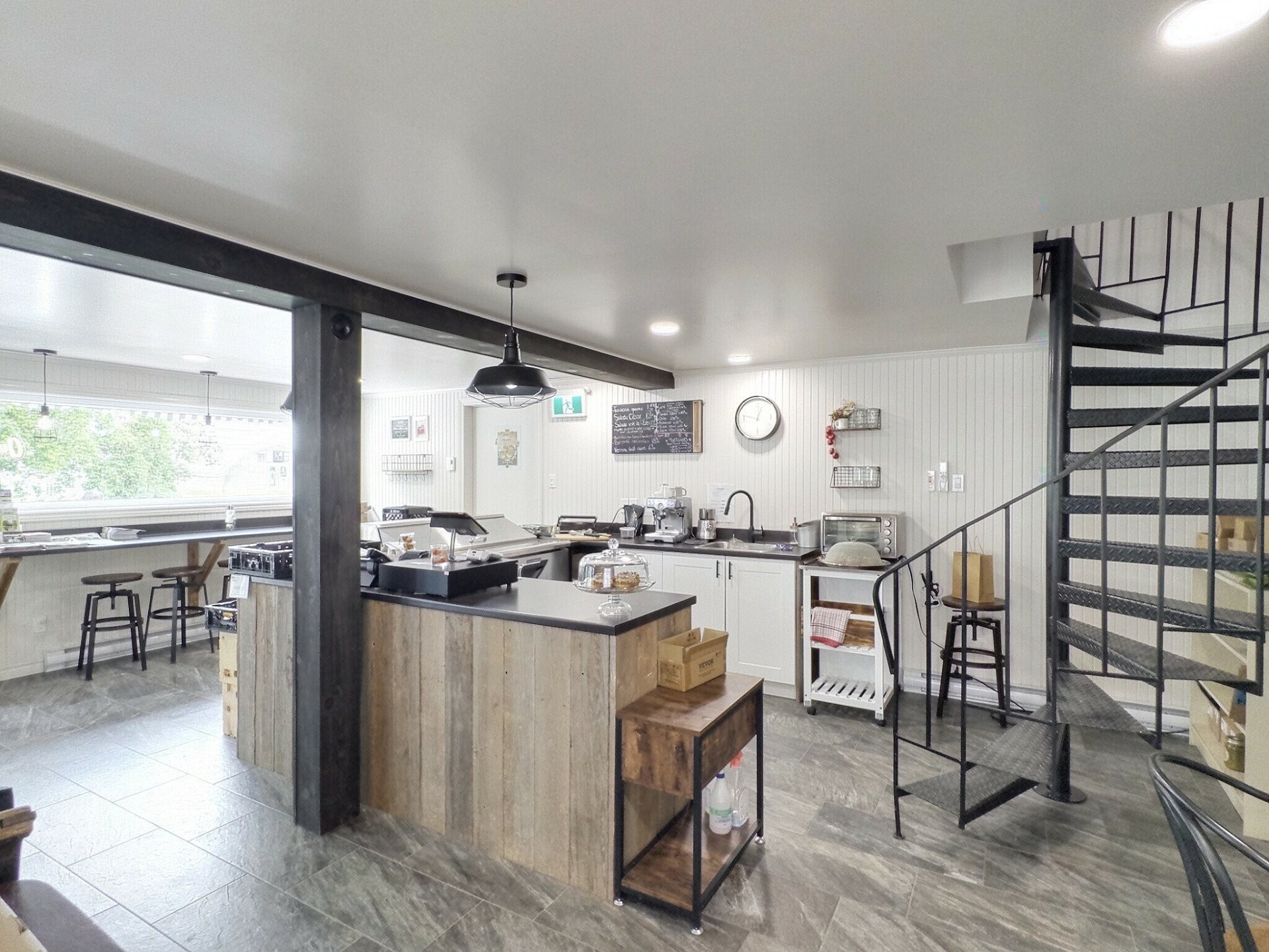 









51


Rue Principale N.

,
Saint-Bruno-de-Guigues,




QC
J0Z2G0

