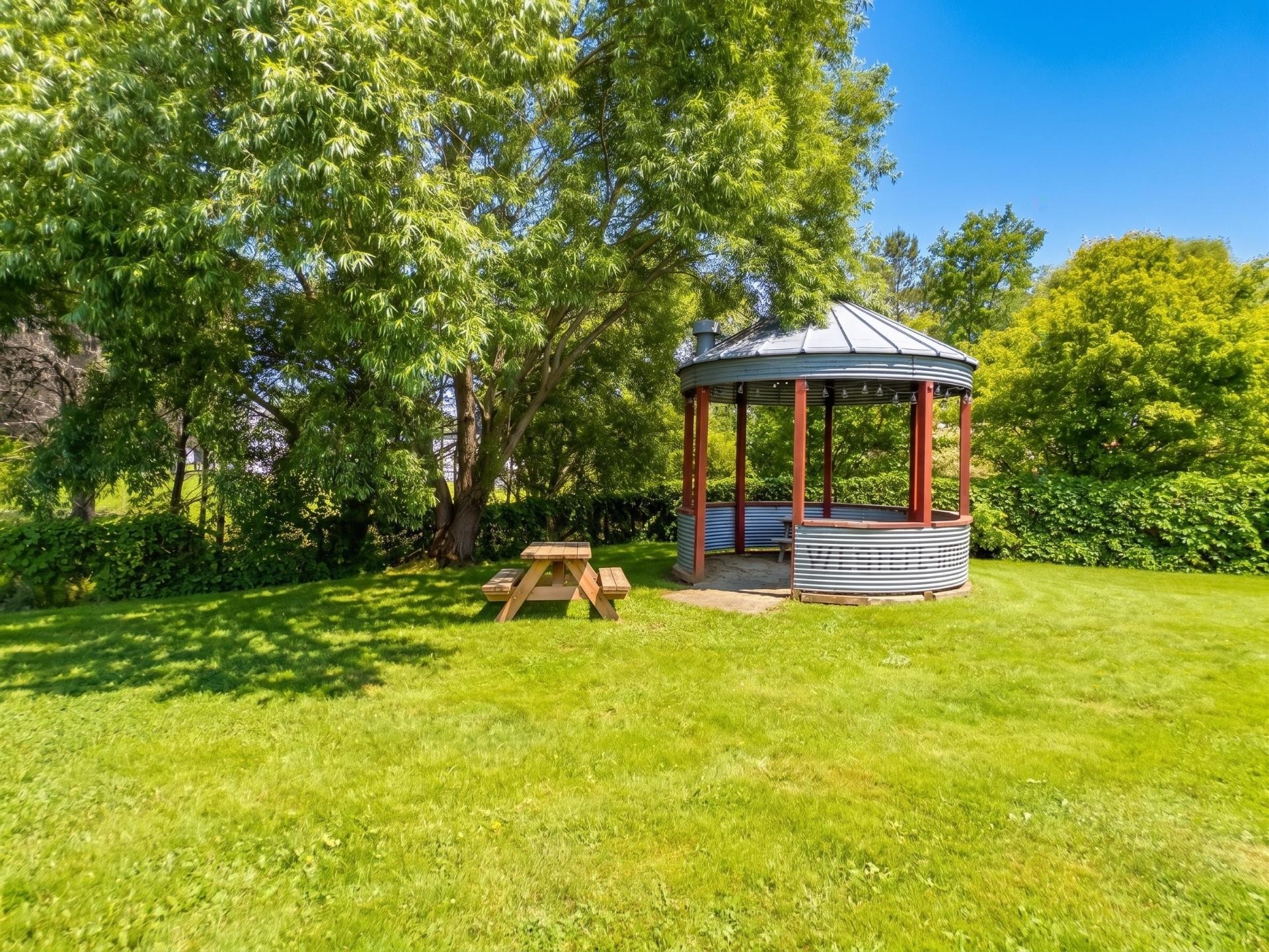 









51


Rue Principale N.

,
Saint-Bruno-de-Guigues,




QC
J0Z2G0

