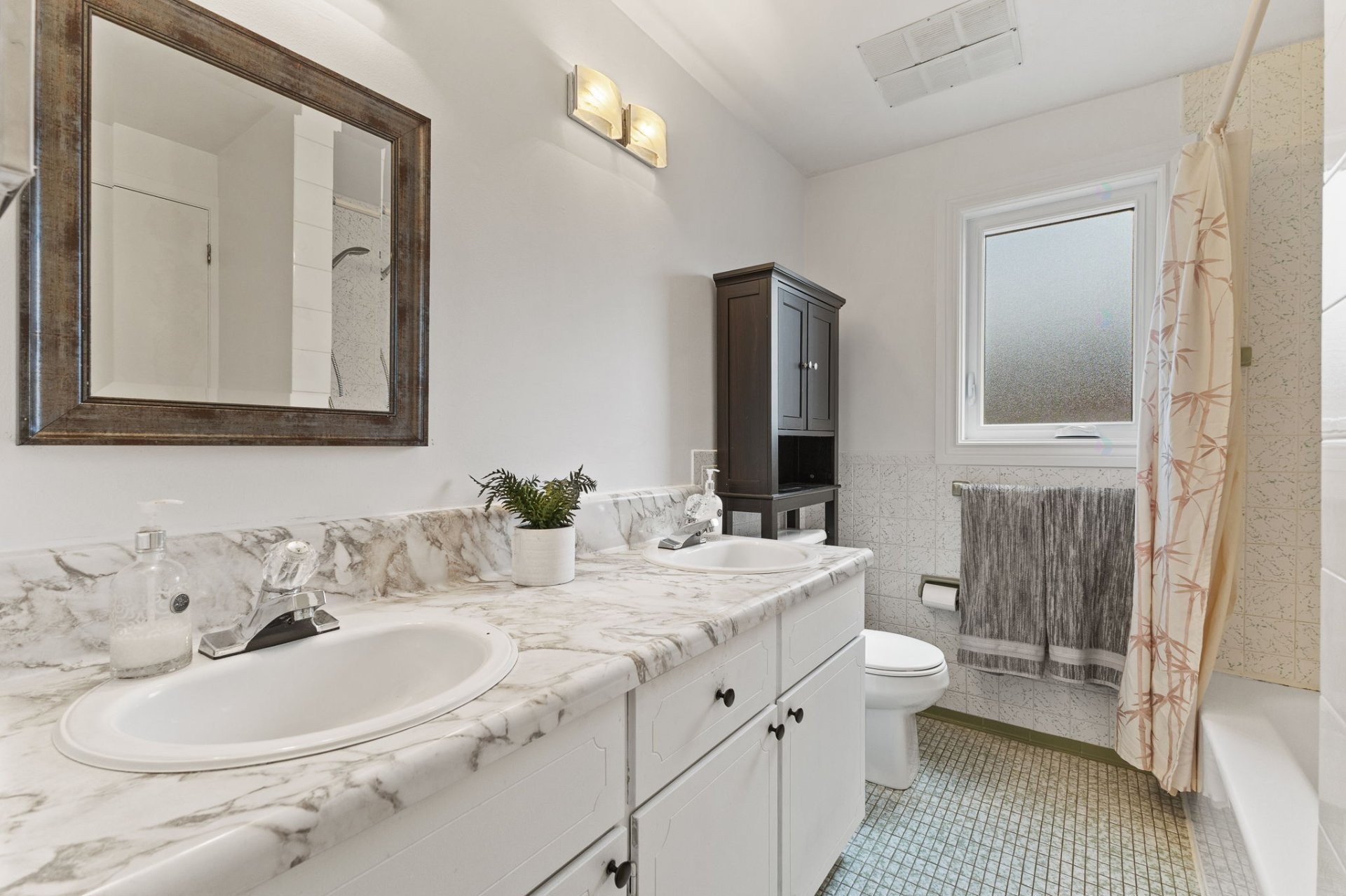 









366


Boul. Riel

,
Gatineau (Hull),




QC
J8Z1B4


