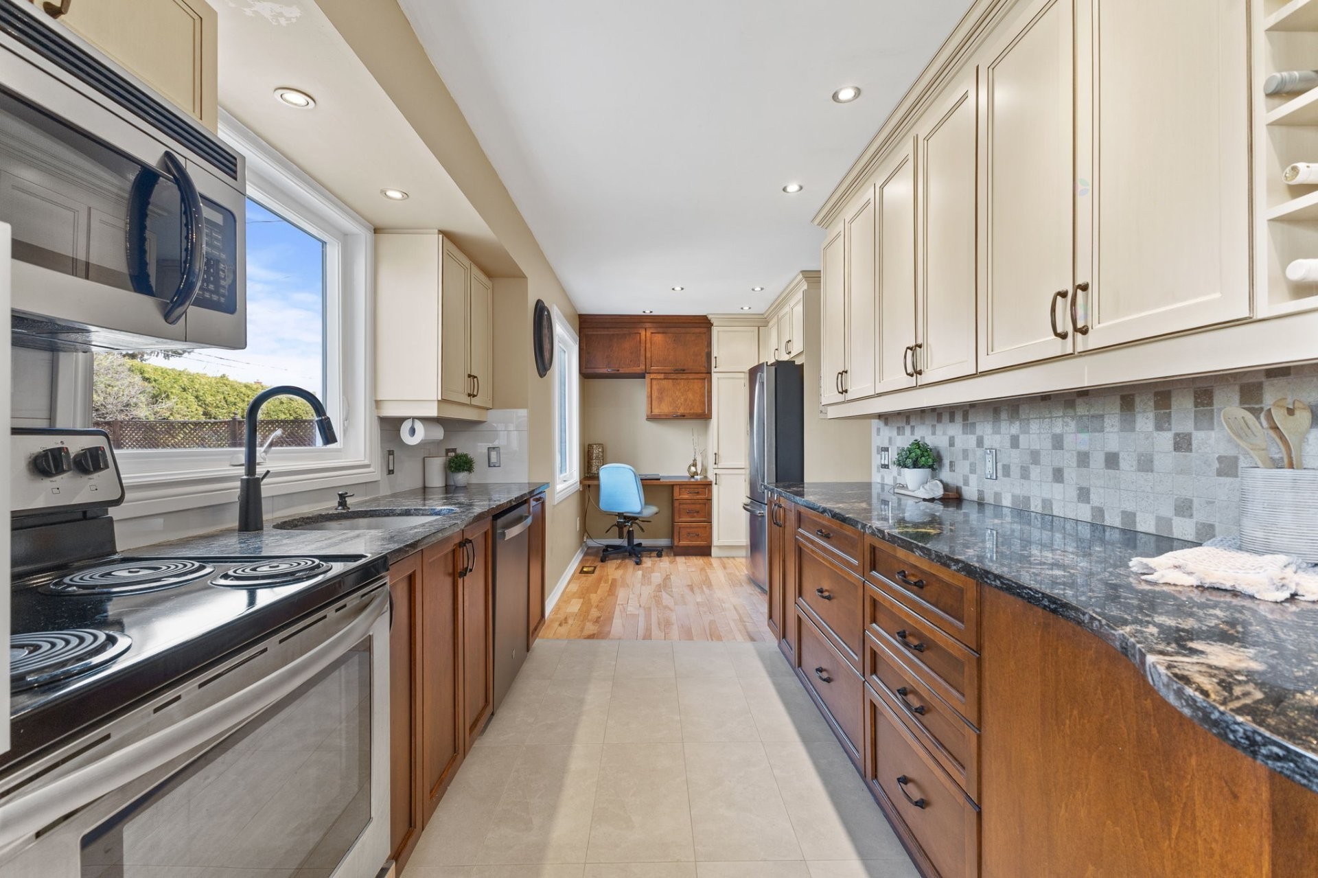 









366


Boul. Riel

,
Gatineau (Hull),




QC
J8Z1B4

