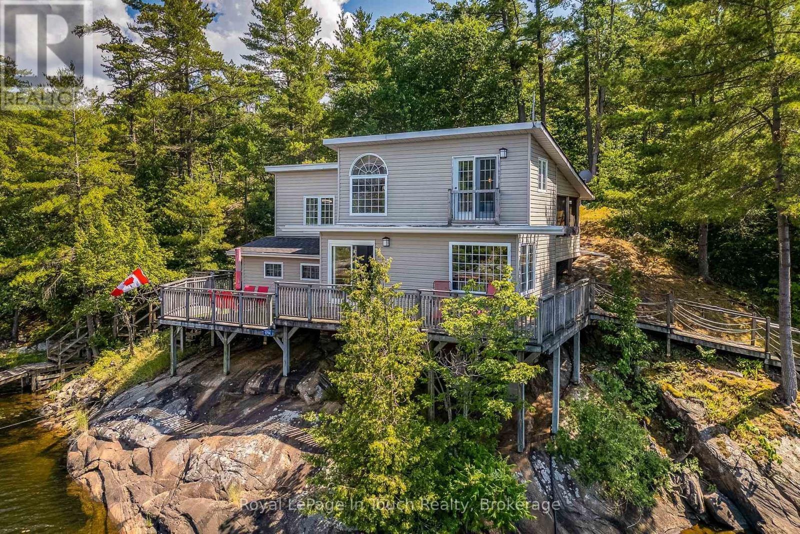 












9794 GEORGIAN BAY SHORE N

,
Georgian Bay (Baxter),




Ontario
P0E1E0

