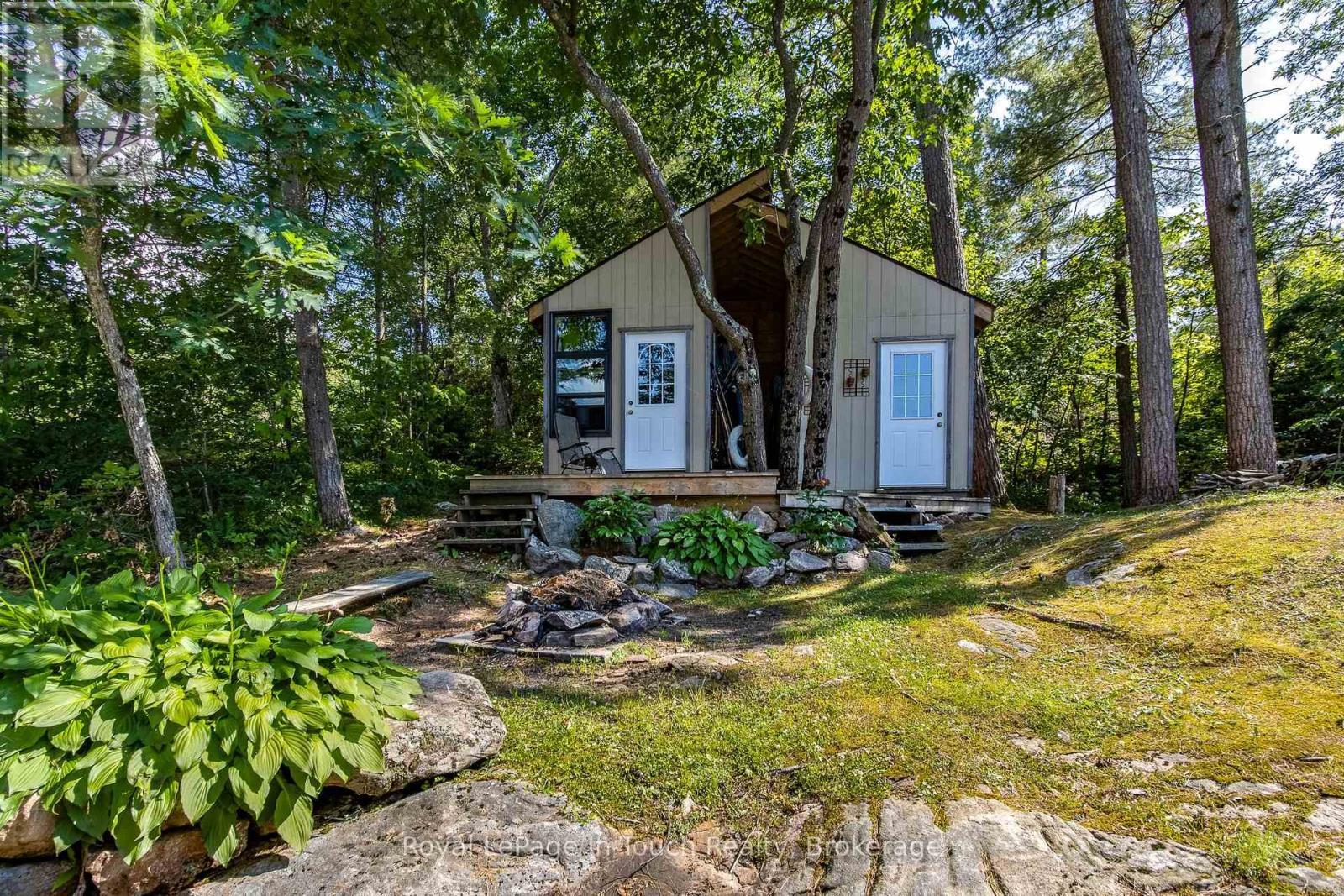 












9794 GEORGIAN BAY SHORE N

,
Georgian Bay (Baxter),




Ontario
P0E1E0

