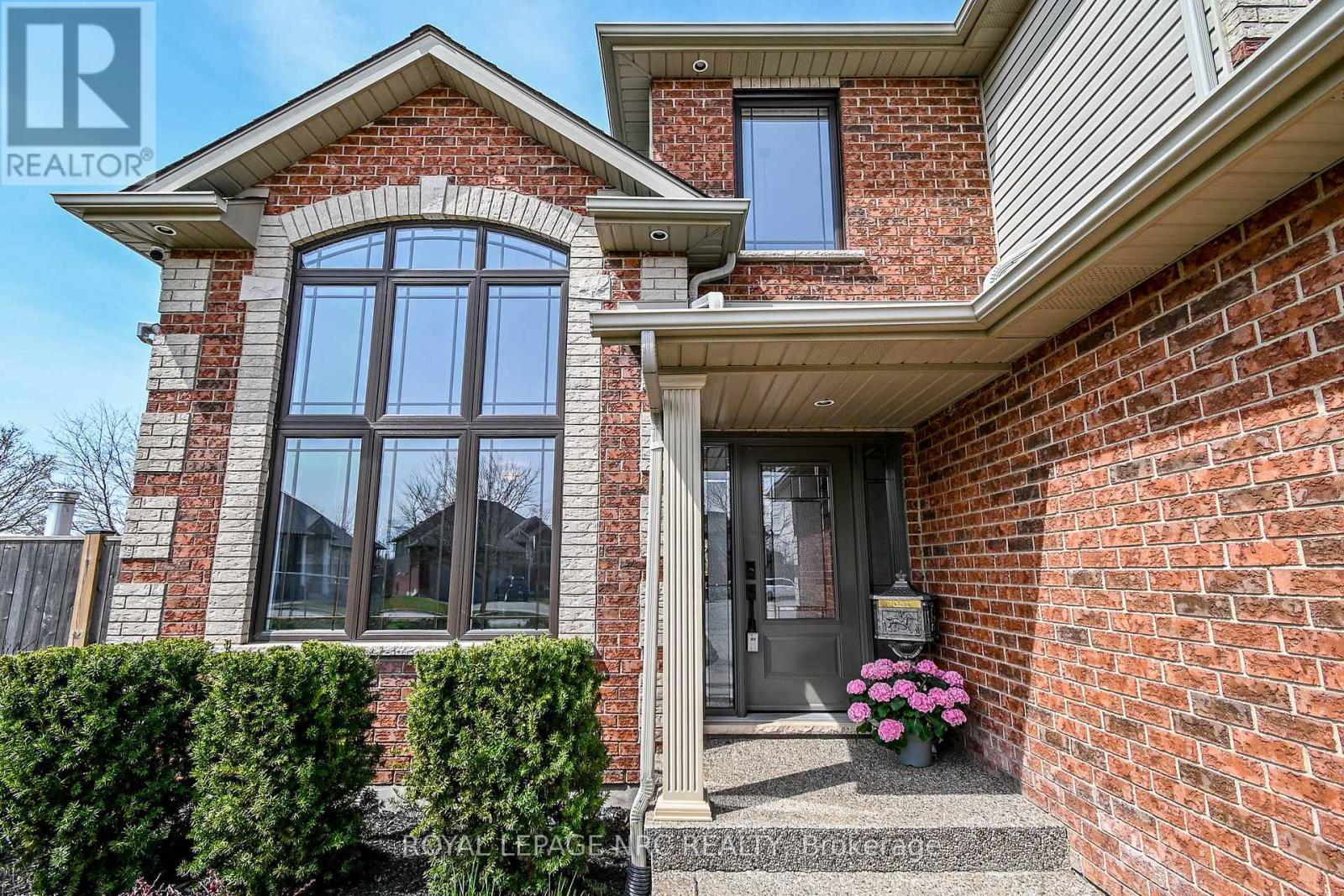 












239 COLBECK DRIVE

,
Welland (Coyle Creek),




Ontario
L3C7M3


