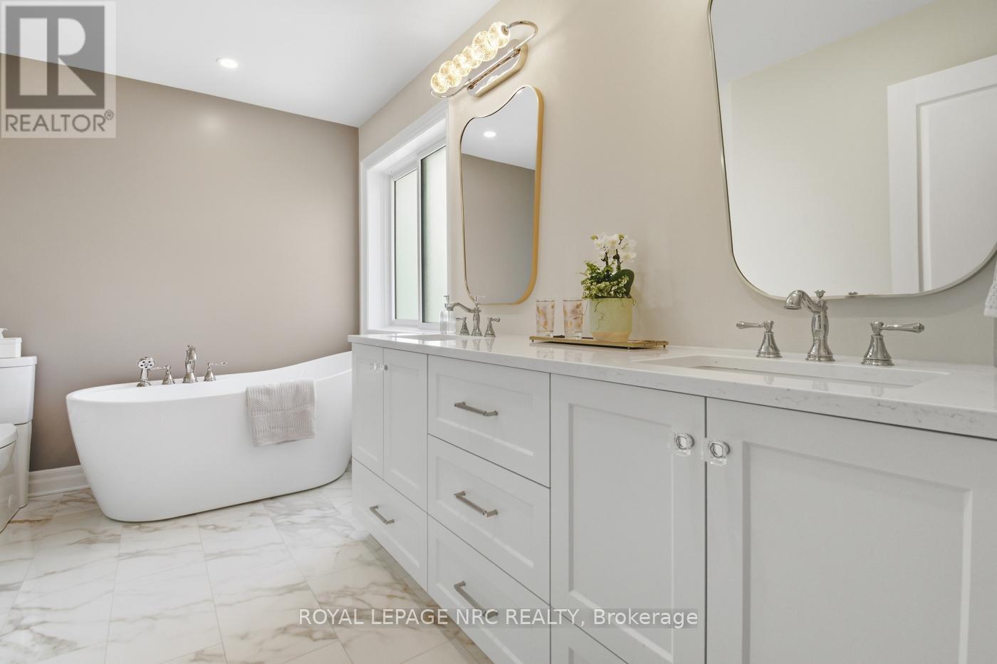 












239 COLBECK DRIVE

,
Welland (Coyle Creek),




Ontario
L3C7M3

