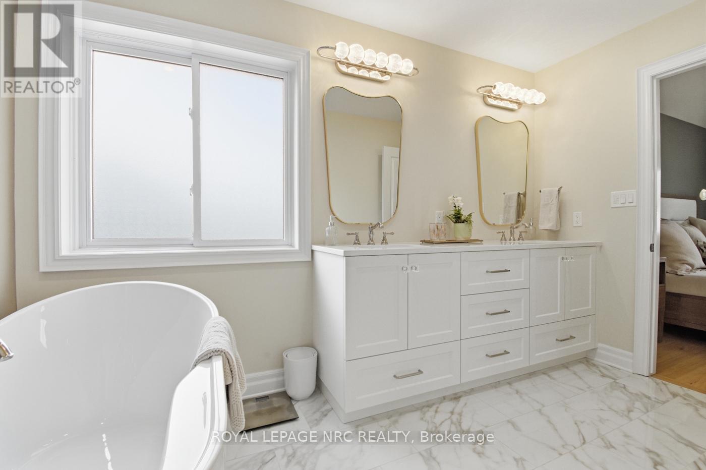 












239 COLBECK DRIVE

,
Welland (Coyle Creek),




Ontario
L3C7M3

