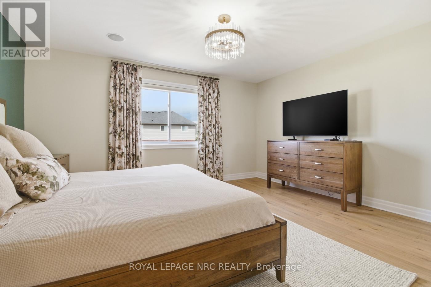 












239 COLBECK DRIVE

,
Welland (Coyle Creek),




Ontario
L3C7M3

