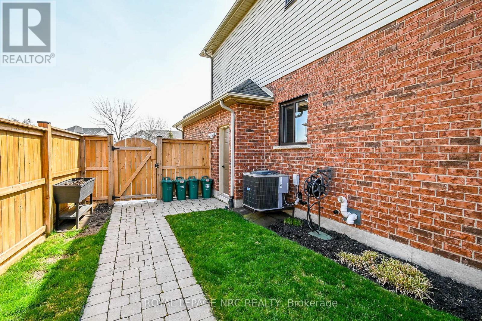 












239 COLBECK DRIVE

,
Welland (Coyle Creek),




Ontario
L3C7M3

