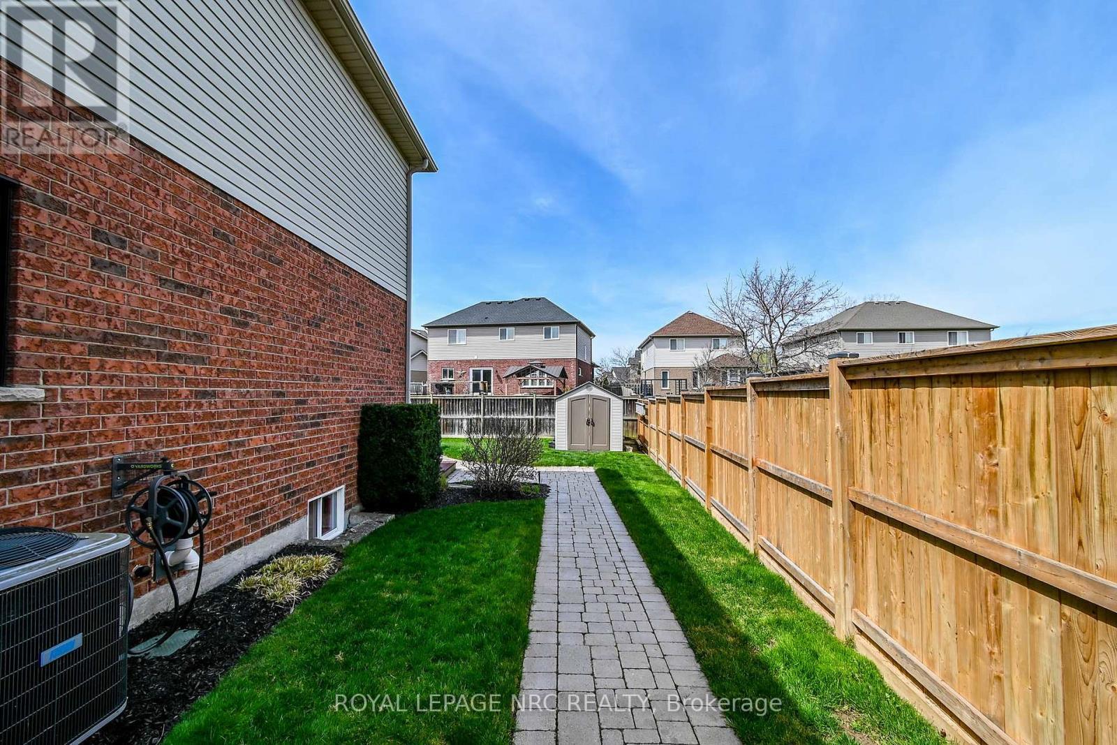 












239 COLBECK DRIVE

,
Welland (Coyle Creek),




Ontario
L3C7M3

