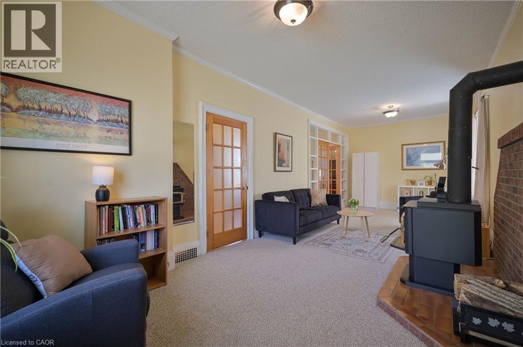 












25 AHRENS Street W

,
Kitchener,




Ontario
N2H4B6

