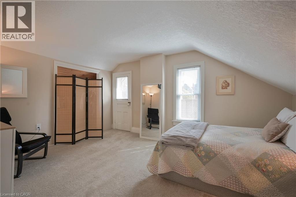 












25 AHRENS Street W

,
Kitchener,




Ontario
N2H4B6

