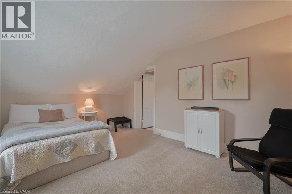 












25 AHRENS Street W

,
Kitchener,




Ontario
N2H4B6


