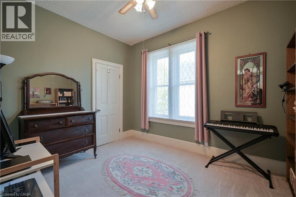 












25 AHRENS Street W

,
Kitchener,




Ontario
N2H4B6

