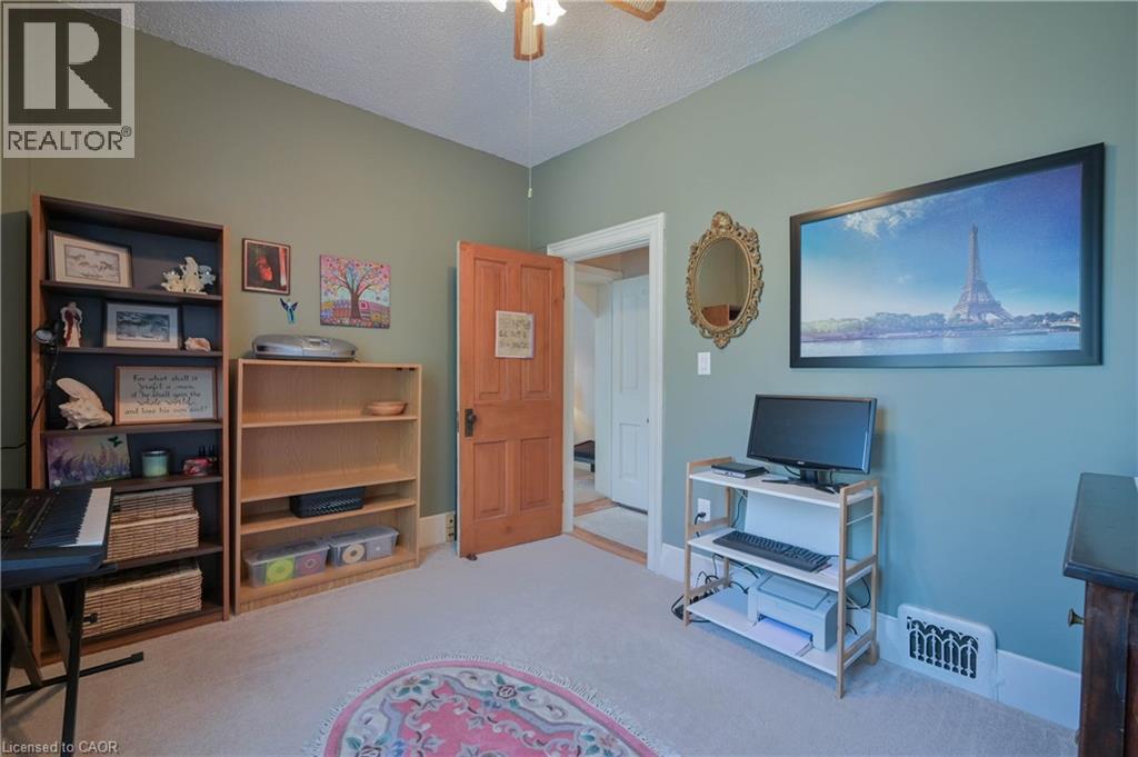 












25 AHRENS Street W

,
Kitchener,




Ontario
N2H4B6

