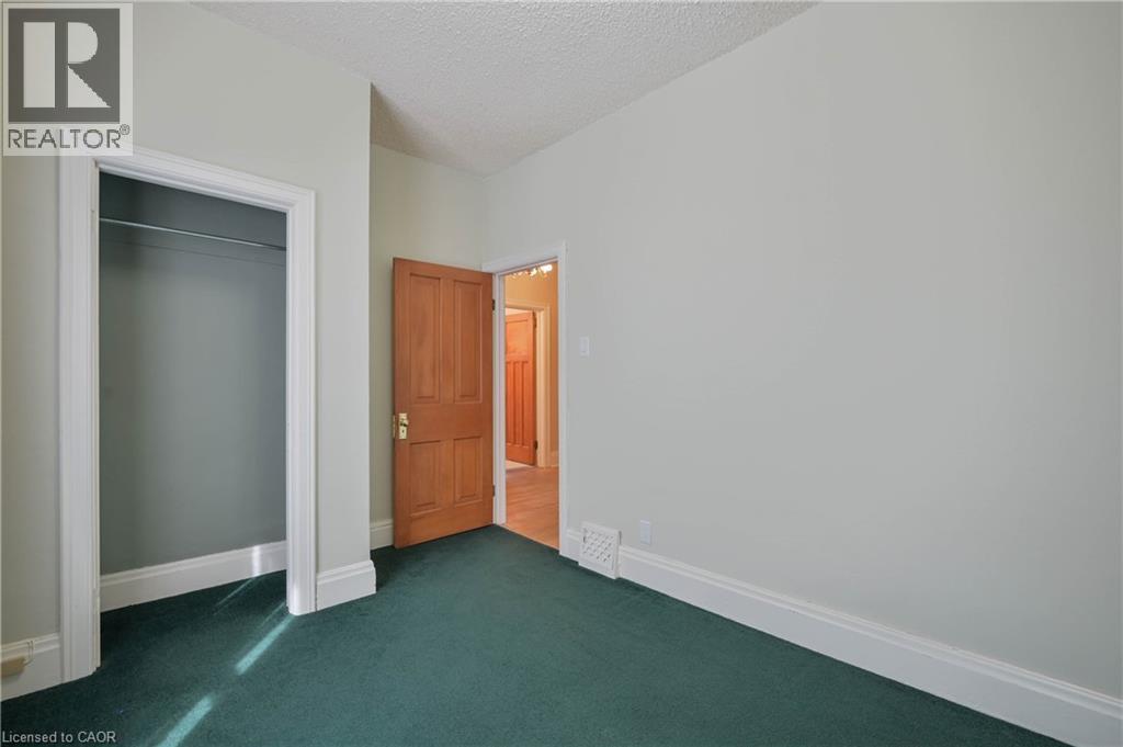 












25 AHRENS Street W

,
Kitchener,




Ontario
N2H4B6

